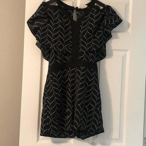 New without tags Molly Bracken size large cold shoulder romper, fits med/lg - Picture 1 of 3